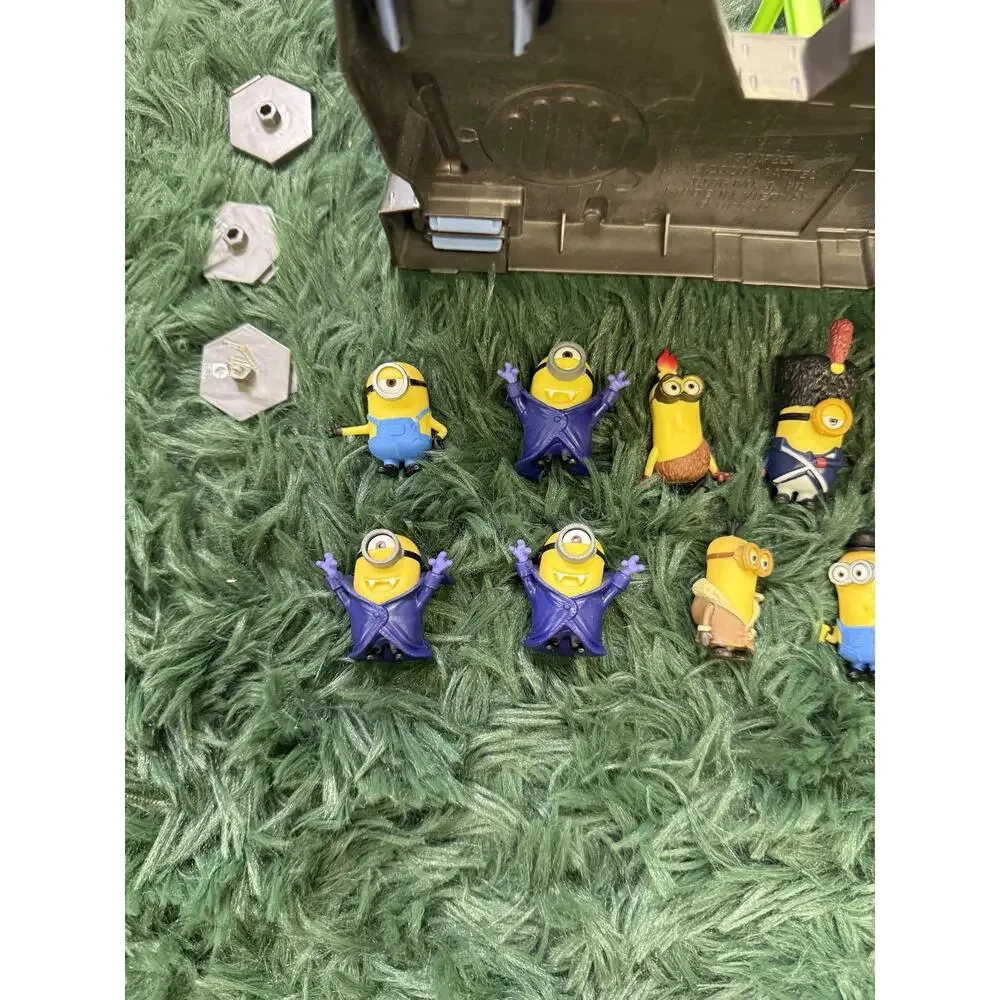 Minions Despicable Me Mega Bloks Factory Playset with 17 Minifigures Mattel